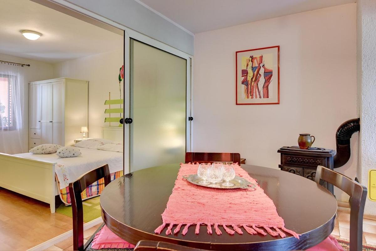Apartment Milat Banjole Exterior photo