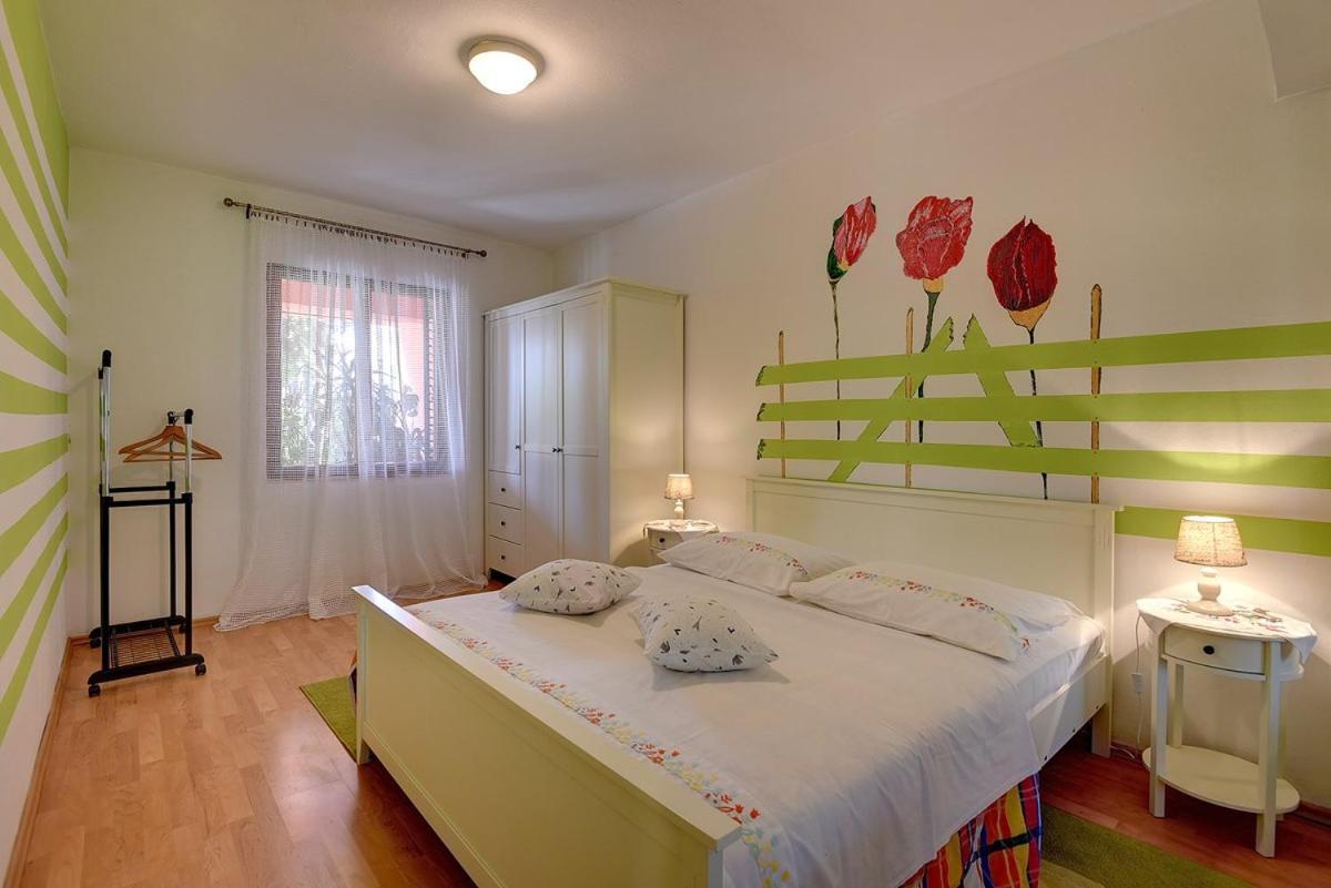 Apartment Milat Banjole Exterior photo