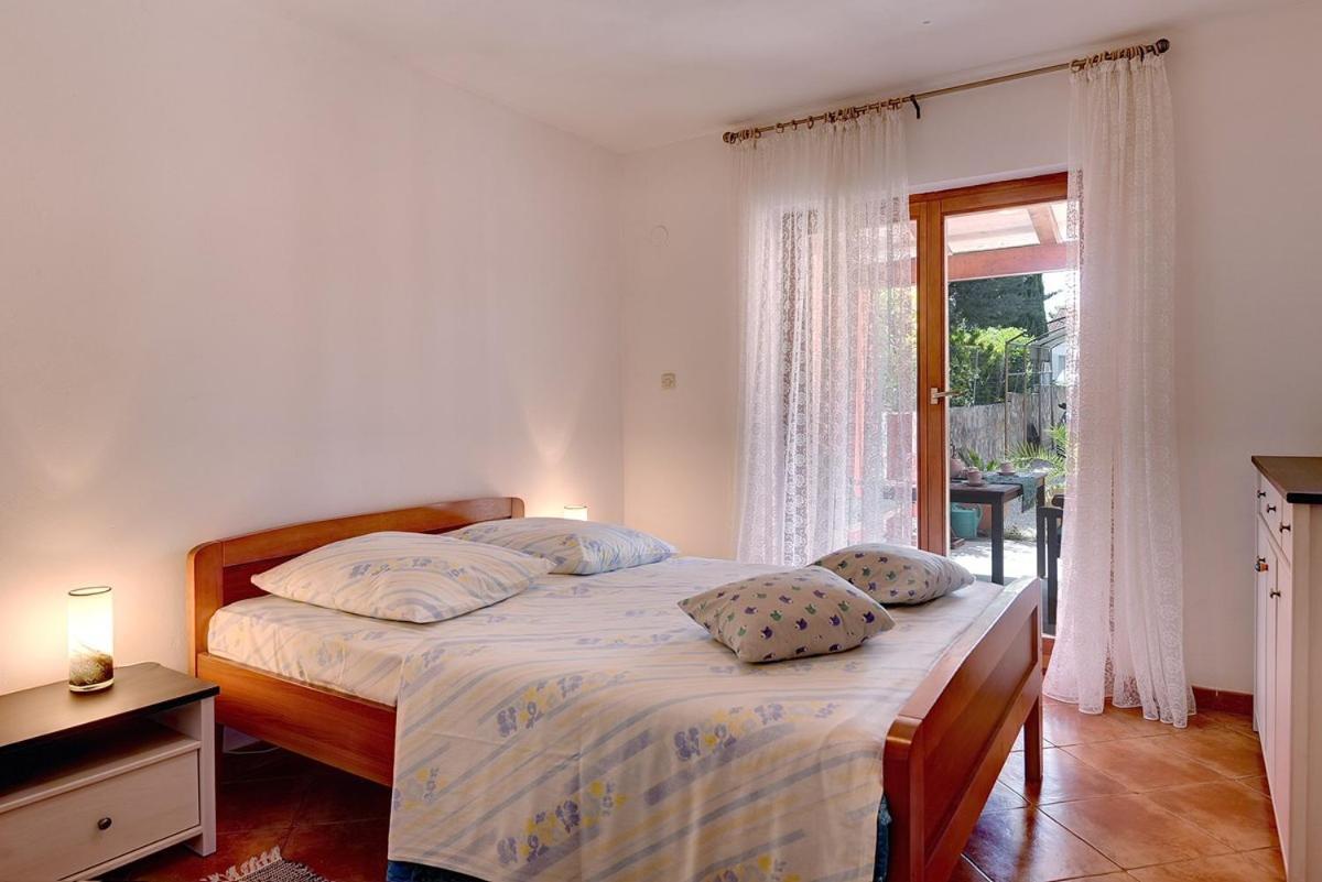 Apartment Milat Banjole Exterior photo